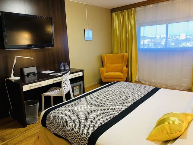 PRESTIGE KING SIZE BED
