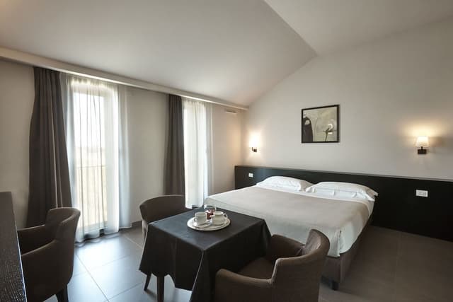 Family Room, Connecting Rooms