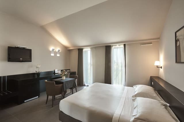 Family Room, Connecting Rooms