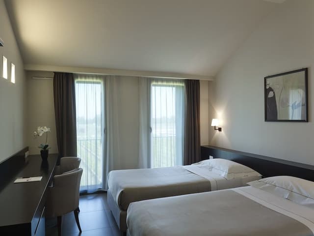 Family Room, Connecting Rooms