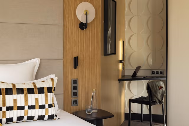 Junior Suite Eiffel Tower View