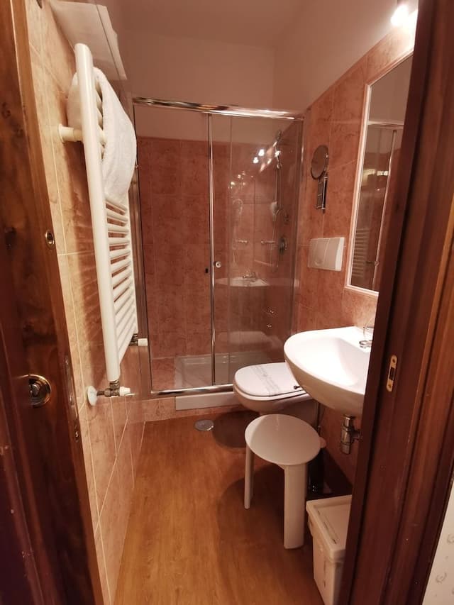 Economy Room