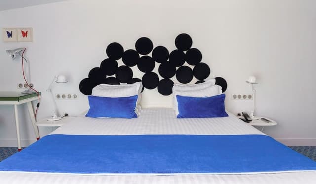 Family Room, 2 Bedrooms, includes soft minibar, courtesy tray, digital press