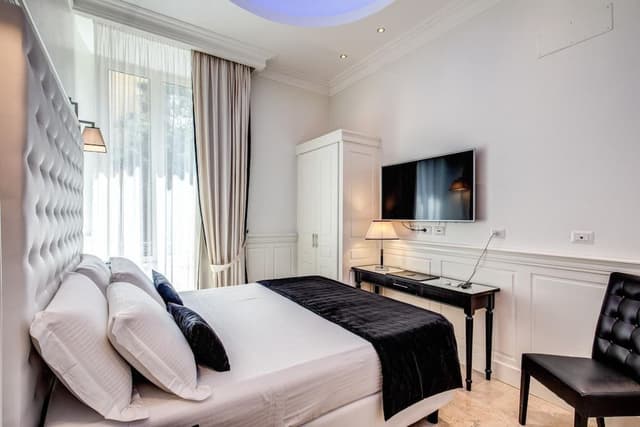 Suite, Jetted Tub
