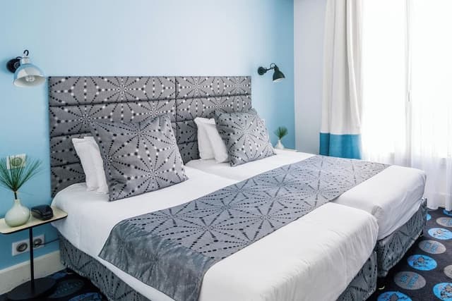 Standard Room with Twin Beds, Includes soft minibar, courtesy tray, Chromecast, digital press