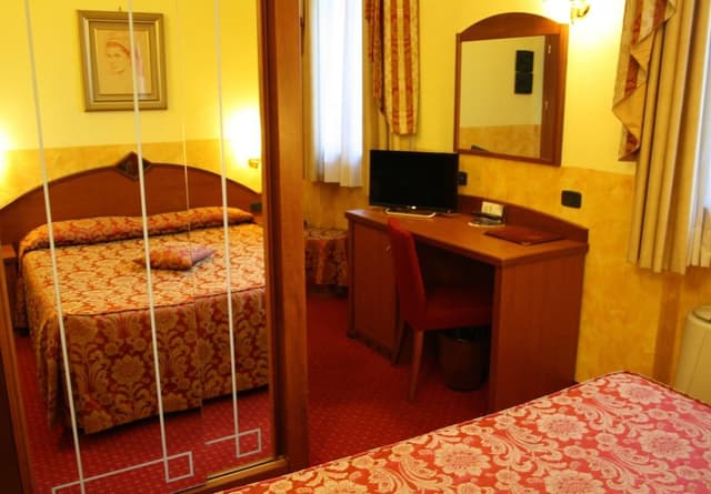 Superior Room, 1 Queen Bed, Jetted Tub
