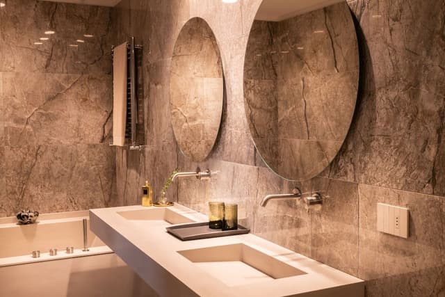 Suite, Hot Tub