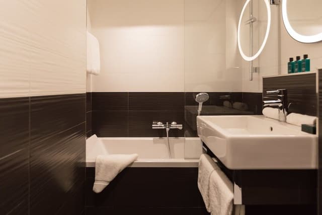 Superior Double Room, 1 Queen Bed, Courtyard View