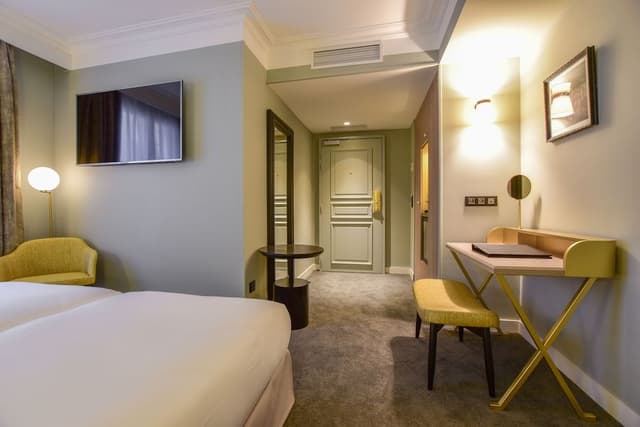 Superior Double Room, 1 Queen Bed, Courtyard View