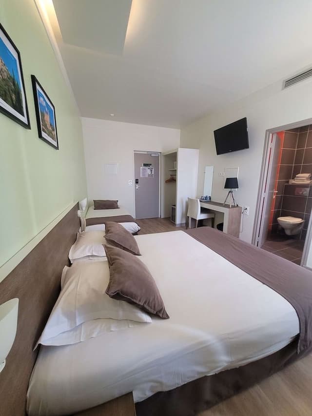 Room, Multiple Beds