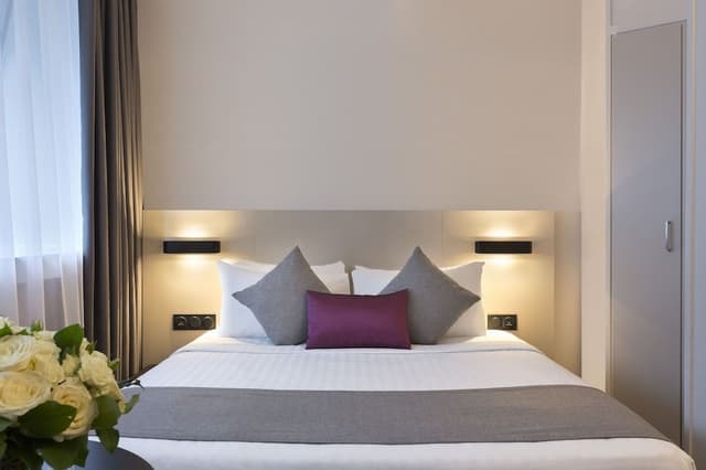 Studio, 1 Double or 2 Twin Beds