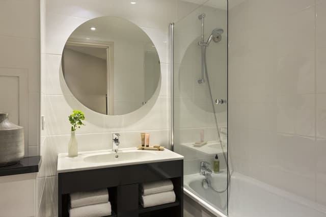 Studio, 1 Double or 2 Twin Beds