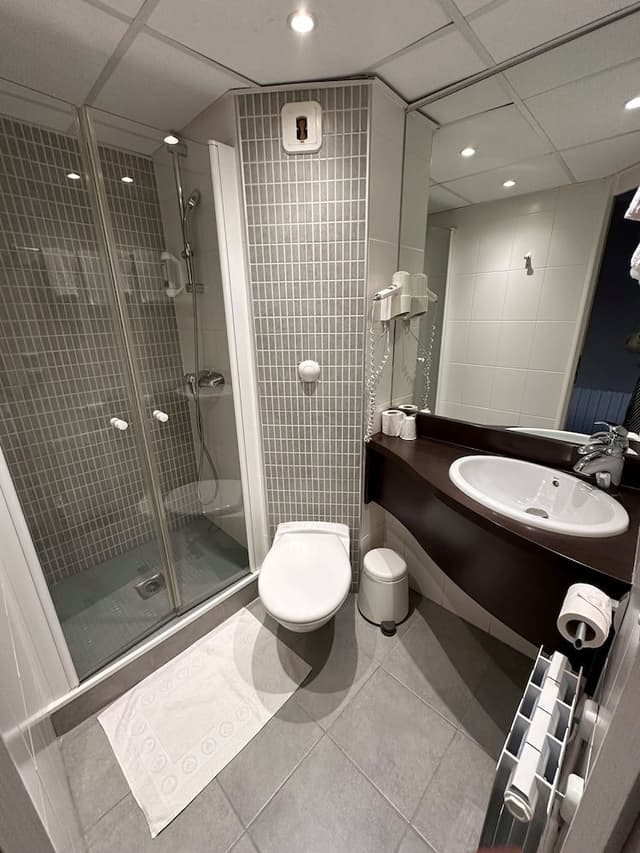 Standard Room, 1 Queen Bed, City View
