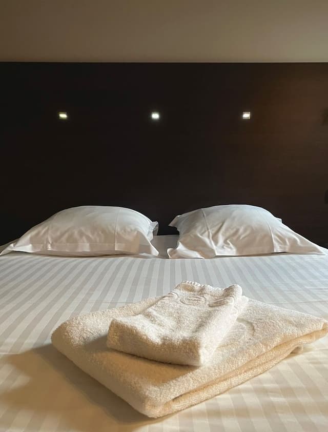 Standard Room, 1 Queen Bed, City View