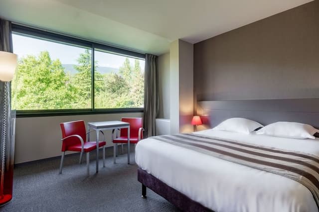 Superior Triple Room with 1 double bed and 1 single bed, Park View
