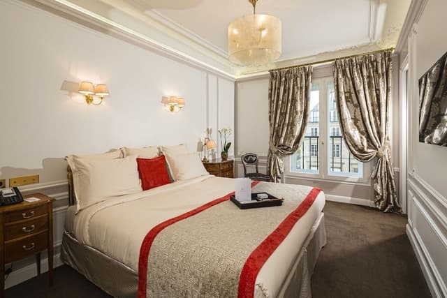 Eiffel Tower Suite
