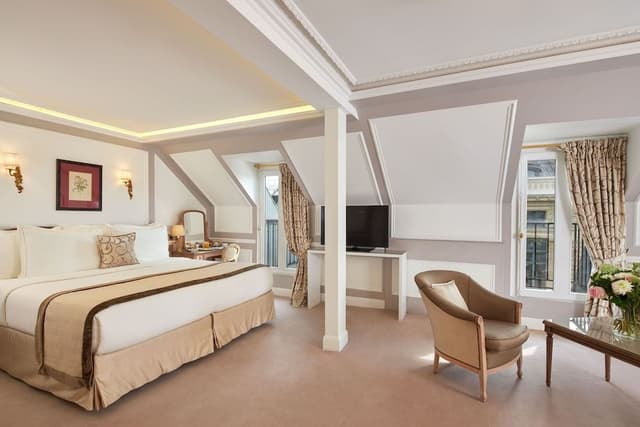 Junior Suite Eiffel Tower