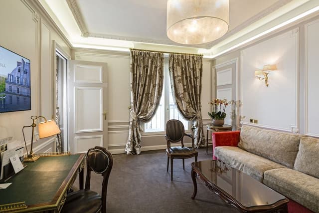 Eiffel Tower Suite