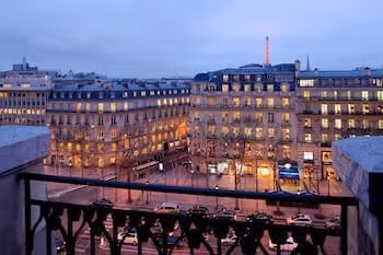 Champs Elysees View Room