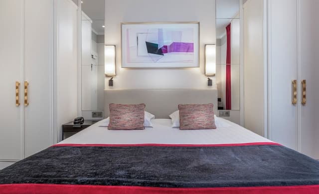 Superior Room, Bathtub