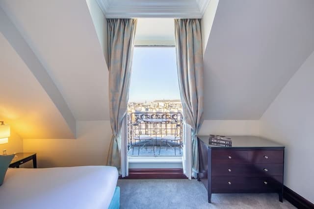 Deluxe room Eiffel view
