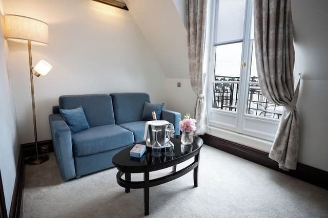 Junior Suite Eiffel view