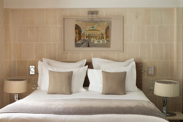 Deluxe Suite (Parisienne)