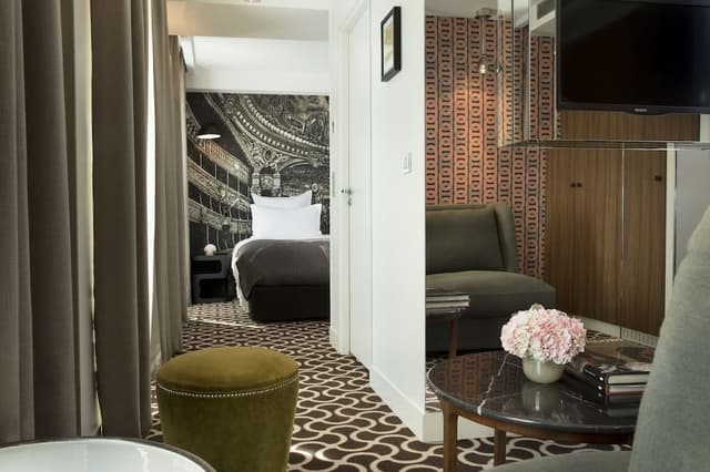 Deluxe Suite (Parisienne)