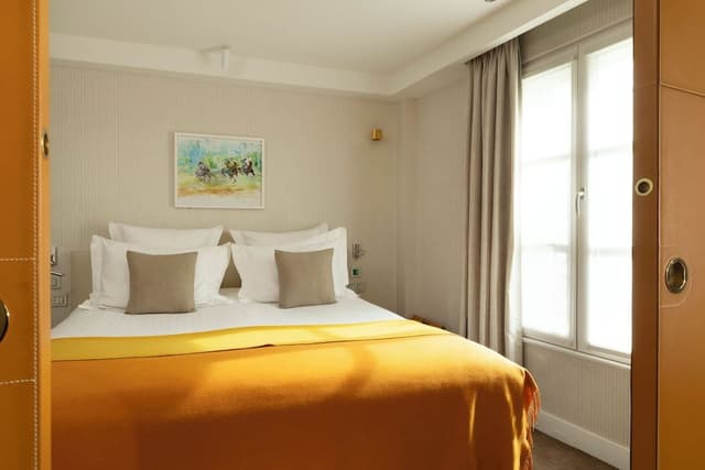 Suite, Balcony