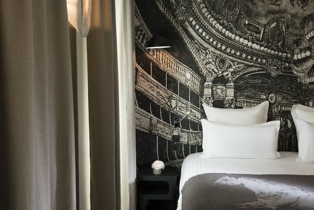 Deluxe Suite (Parisienne)