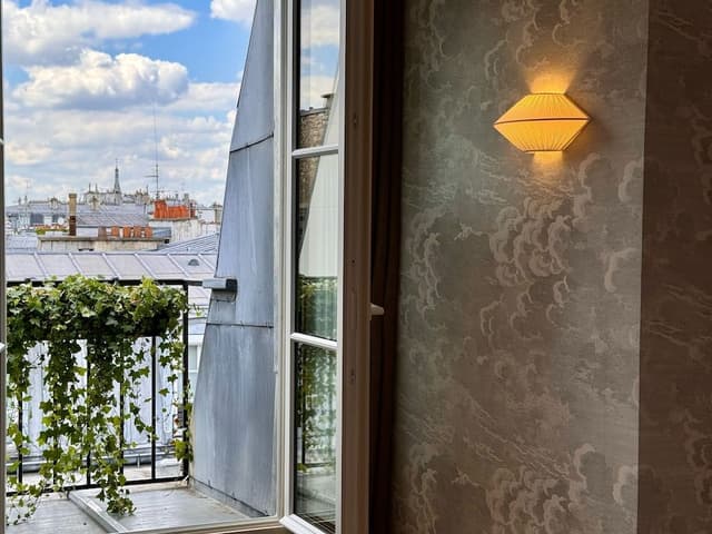 Suite, 1 Queen Bed, City View