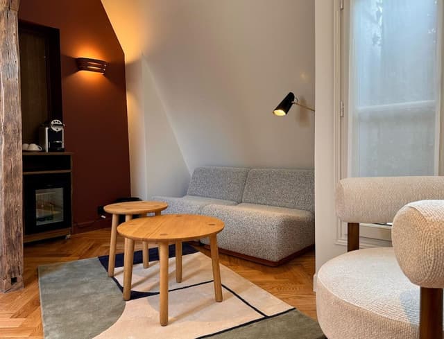 Suite, 1 Queen Bed, City View