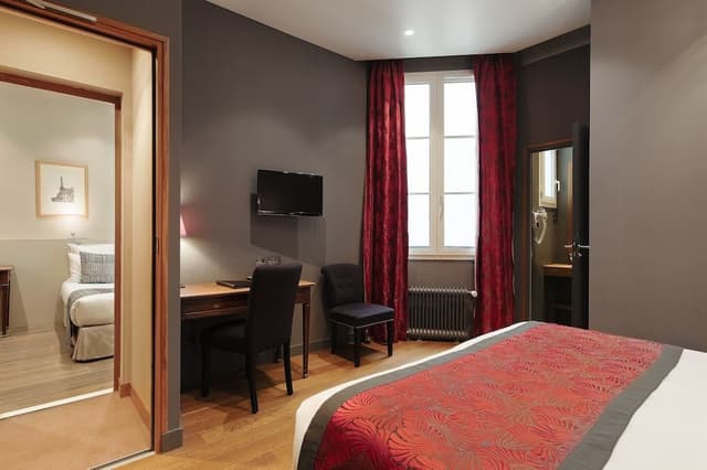 Family Room, Connecting Rooms