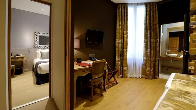 Family Room, Connecting Rooms