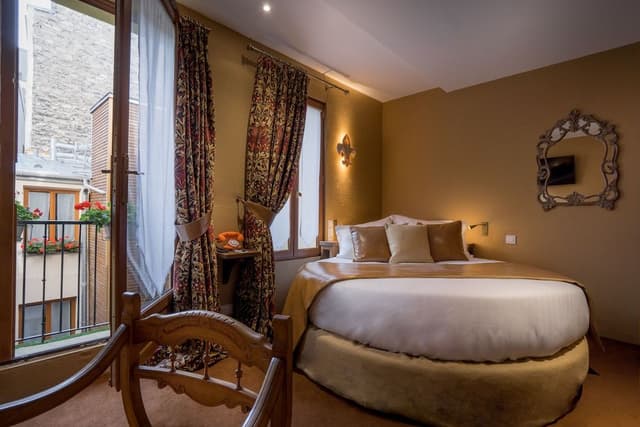 Double Room (Lit rond)