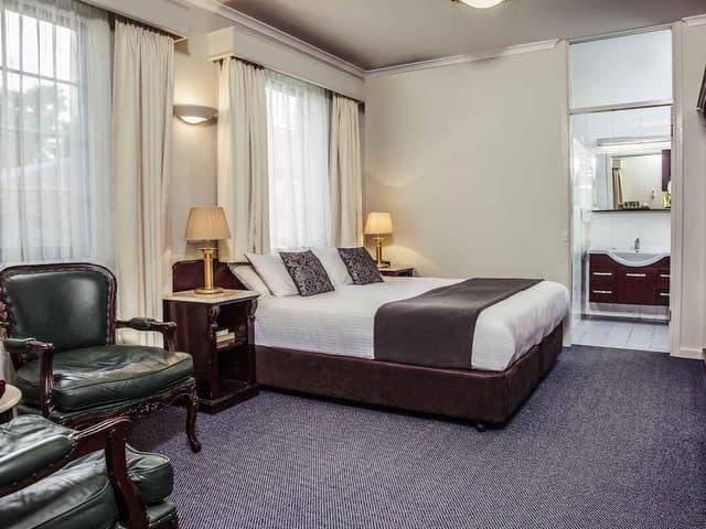 Room, 1 King Bed (Lodge)