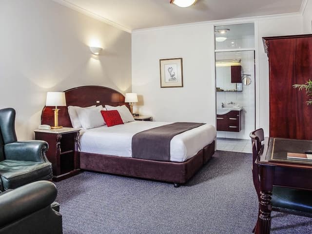 Room, 1 King Bed (Lodge)