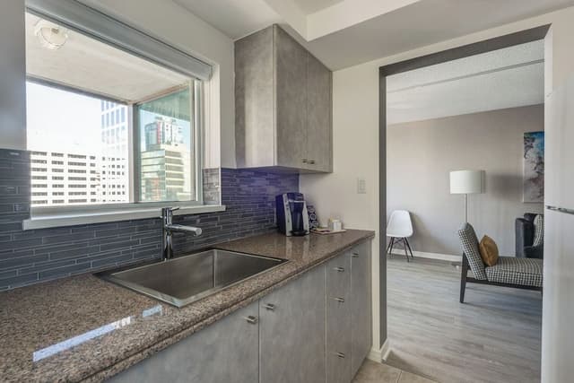 Standard 2-Bedroom Suite (1 King + 2 Twins)
