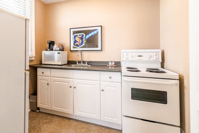 Suite with Kitchen