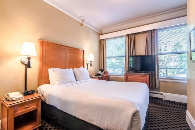 Standard Room, 1 Queen Bed