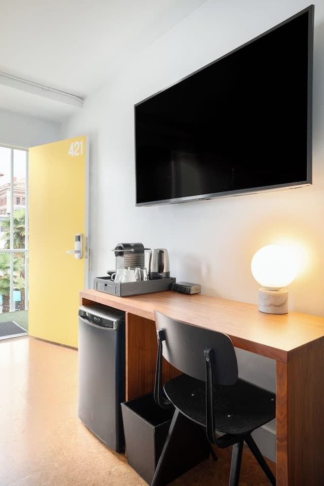 Room, 1 King Bed, Garden View