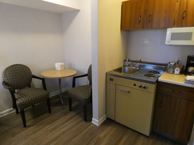 Standard, 1 Queen with Kitchenette (Pet Friendly)