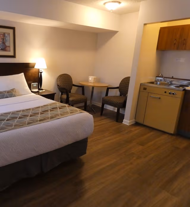 Standard, 1 Queen with Kitchenette (Pet Friendly)