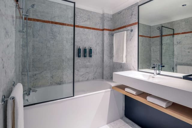 KING ACCESSIBLE GUEST ROOM