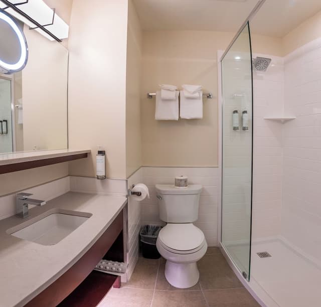 Queen Room - Newly Renovated