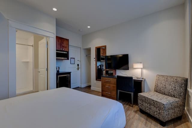 Premium Room, 1 Queen Bed, City View