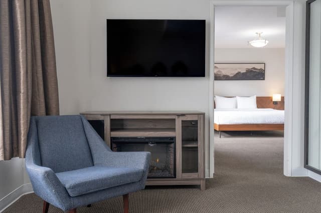 Suite, 1 Bedroom, Fireplace, Mountain View