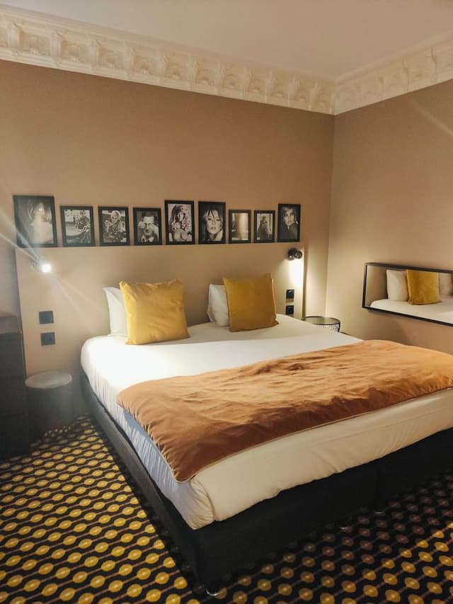 Junior Suite (with 1 Double Bed and 1 single)