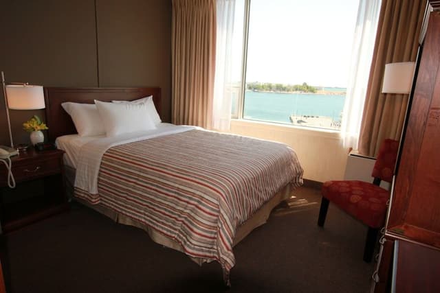 Economy Single Room, 1 Queen Bed, Lake View