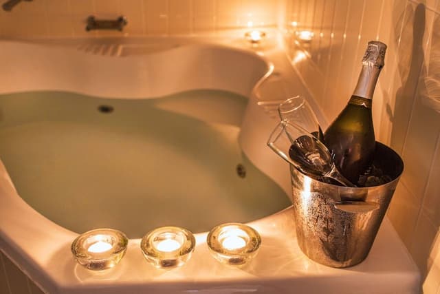 Executive Suite, 1 King Bed, Non Smoking, Jetted Tub
